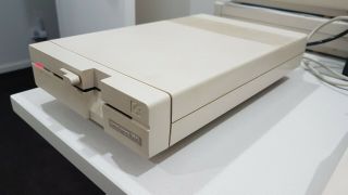Commodore 1571 Floppy Disk Drive for Commodore 64 Commodore 128 C64 C128 2