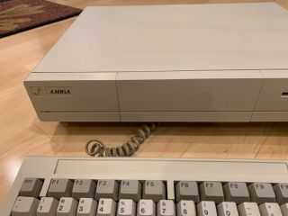 Amiga 1000 Computer NTSC and 100 3
