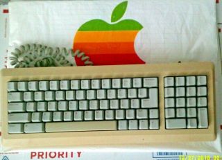1984 Apple Macintosh Keyboard Model M0110 Mac 128k 512k W Cable
