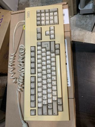 Amiga 2000 3000 Keyboard.