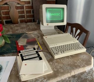 Apple Iic Computer,  Monitor,  Mouse,  Software