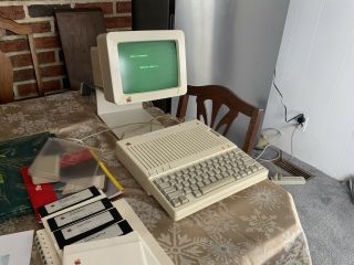 Apple IIc Computer,  Monitor,  mouse,  Software 4