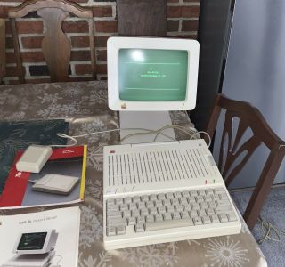 Apple IIc Computer,  Monitor,  mouse,  Software 6