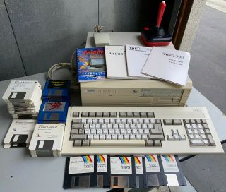 Commodore Amiga 4000/040 Phase 5 Cybervision 64,  9 Mb Ram,  3 Hds