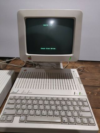 Apple Iic,  A2s4000 Computer,  Monitor,  Printer,  Disc Drive,  Appleworks Software