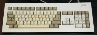 Commodore Amiga 4000 Keyboard,  Kpr - E94yc,  365266 - 02,  Yellowing,