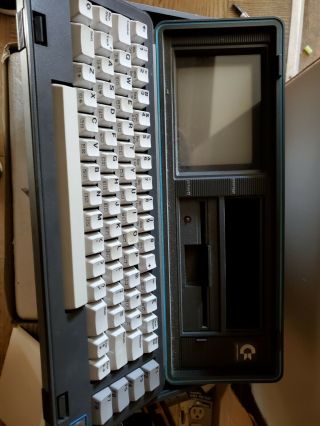 COMMODORE SX - 64 PORTABLE COMPUTER AND KEYBOARD 3