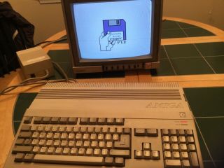 Commodore Amiga 500.  Bad Power Supply That Hums,  Stops.  No Monitor.  Read