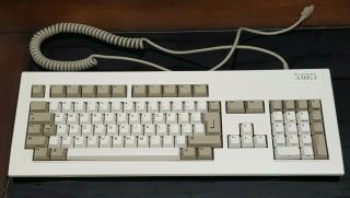 Commodore Amiga 4000 Keyboard,  Kpr - E96yc,  365266 - 07,  &,