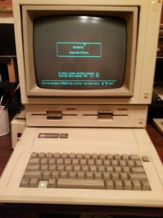 Apple Classic Iie 2e Computer And Monitor