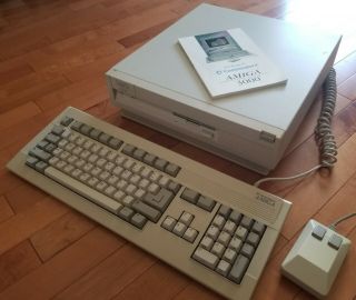 Commodore Amiga 3000 Computer W/keyboard And Mouse