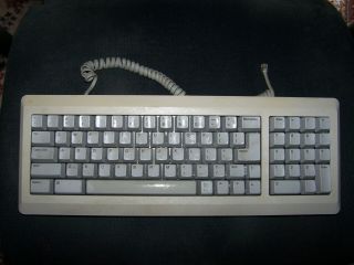 Macintosh Plus Platinum Keyboard M0110a With Cable - And Fine