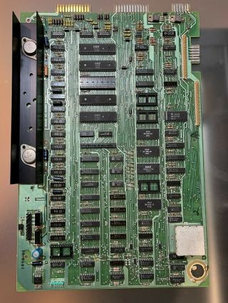 Commodore Pet Cbm 4032 Motherboard (processor And 3 Other Chips Not)