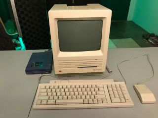 1986 M5011 Apple Macintosh Se - Mouse,  Keyboard,  And Programs