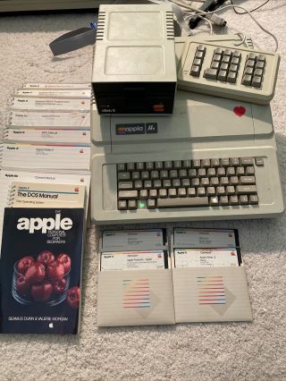 Apple Iie 2e Personal Computer,  Disk Drive,  Htf Numerical Keypad,  Manuals,  Disks