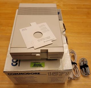 Commodore 1571 Disk Drive With Jiffydos,  Cables And Box