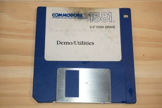 COMMODORE 1581 FLOPPY DISK DRIVE W/ DEMO DISK,  SERIAL CABLE 2