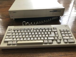 Amiga 1000 Computer Commodore