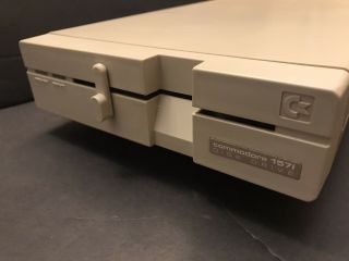Commodore 1571 5.  25 Disk Drive Jiffydos 64 128 3