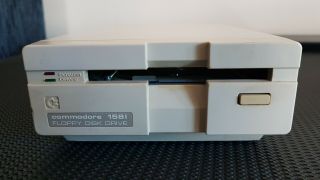 Commodore 1581 3.  5 " Inch Floppy Disk Drive