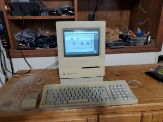 Vintage Apple Macintosh Classic M0420 Computer 1991 With Keyboard - Mouse And Case