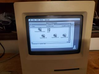 Vintage APPLE Macintosh Classic M0420 Computer 1991 with Keyboard - Mouse and Case 2