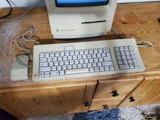 Vintage APPLE Macintosh Classic M0420 Computer 1991 with Keyboard - Mouse and Case 3