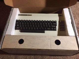 Commodore Vic 20 Computer w/ Books (s) w/ A/V Lead - Tested/Works 2
