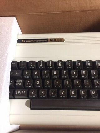Commodore Vic 20 Computer w/ Books (s) w/ A/V Lead - Tested/Works 3