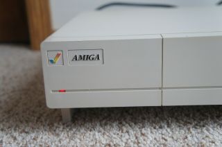 Commodore Amiga 1000 Computer.  1 Powers Up 2