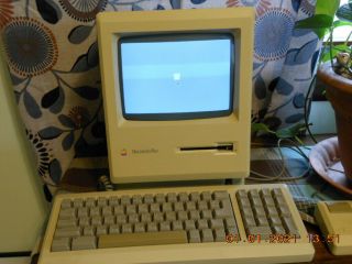 Vintage Apple Macintosh Plus Desktop Computer - M0001A W/ Mouse & Keyboard 2