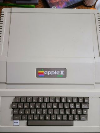 Apple II Plus Computer 5.  25 