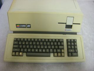 Vintage Apple III A3S1 Computer 2