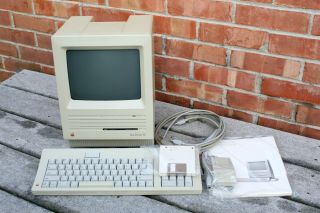 Apple Macintosh Se Computer M5011 W/keyboard Mouse Disks And Manuals