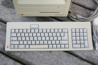 Apple Macintosh SE Computer M5011 w/Keyboard Mouse Disks and Manuals 2