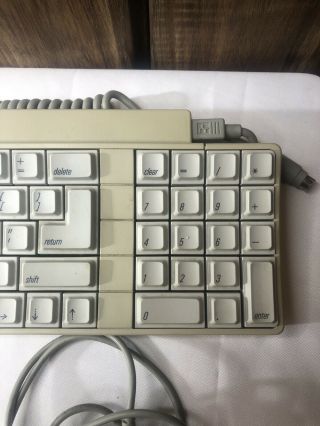 Apple IIGS ADB Keyboard 658 - 4081 Keyboard with Cable and Mouse 3