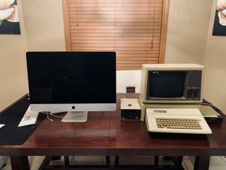 Apple Iie (2e) Computer (2s2064),  Monitor Iii (a3m0039),  Stand,  2 Drives