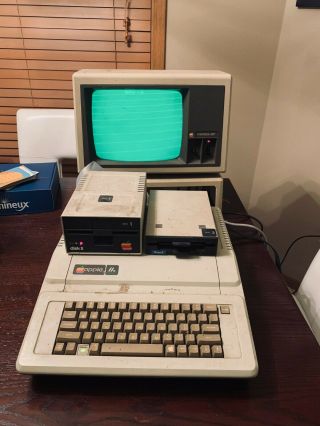 Apple IIe (2e) Computer (2S2064),  Monitor III (A3M0039),  Stand,  2 Drives 2