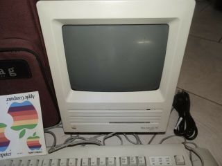 Macintosh Apple SE FDHD with bag,  keyboard and mouse. 2