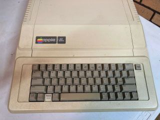 Apple IIe 2e Personal Computer (7) 2