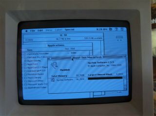 Apple Macintosh SE/30 M5119 32meg memory,  700MB HD,  RECAPPED Signed case 2