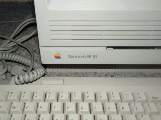 Apple Macintosh SE/30 M5119 32meg memory,  700MB HD,  RECAPPED Signed case 3
