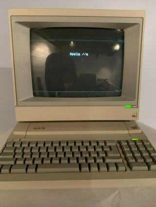Platinum Apple IIe With Monitor and Disk Drives (Apple 2 e) 3