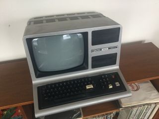 Radio Shack Trs - 80 Iii 16k Ram Vintage Computer.  - Turns On -.