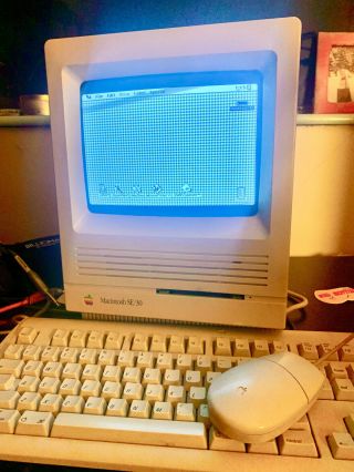 Apple Macintosh Se/30 Model: M5119 W Keyboard & Mouse