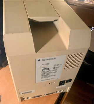 Apple Macintosh SE/30 Model: M5119 w Keyboard & Mouse 3