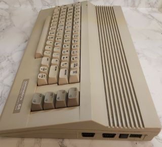 COMMODORE 64C (C64) COMPUTER 2