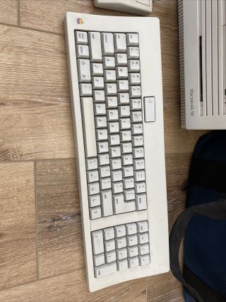 ✅Vintage Macintosh SE w/Keyboard/AppleComputer Mouse/ Mac luggage M5011 3