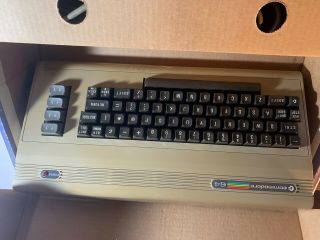 Commodore 64 Personal Computer GC With Manuals A, 6