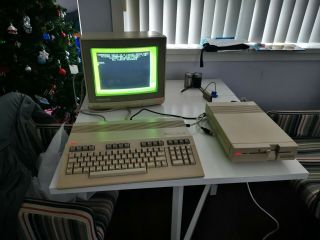 Commodore 128 (full Set) - With Commodore 2002 Monitor And 1571 Disk Drive